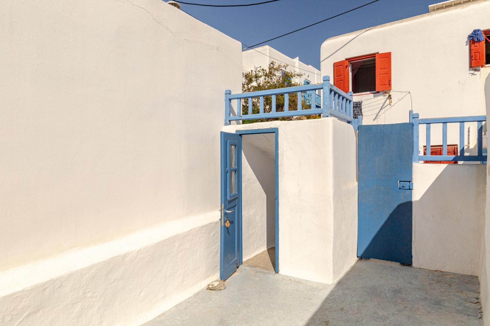 Elenitas Town House With Veranda And Sea View Mykonos Town Экстерьер фото